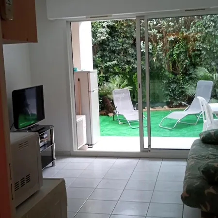 2p En Rdj Dans Avec Piscine Et Tennis, Proche Cannes Et Commodites Daire Le Cannet